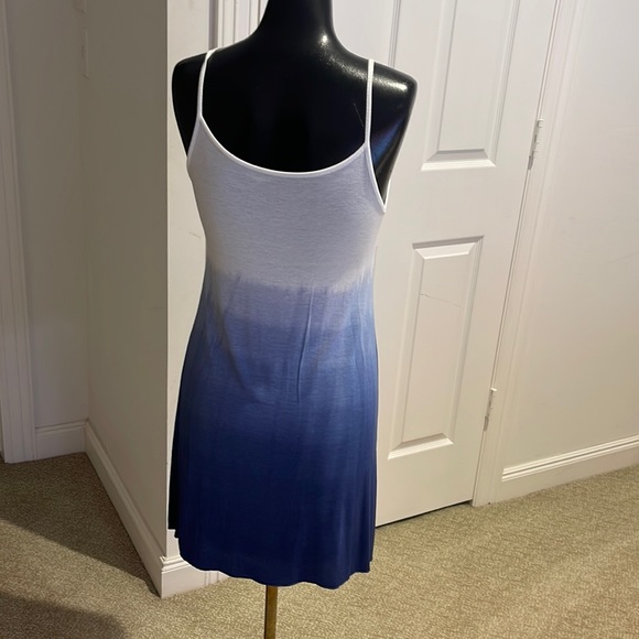 Gorgeous blue & white silk blend tunic with matching under tank - Picture 4 of 7
